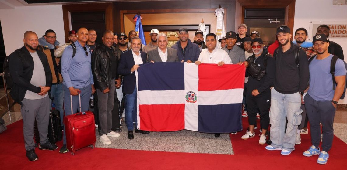 Escogido recibe bandera dominicana previo a salida a Serie del Caribe