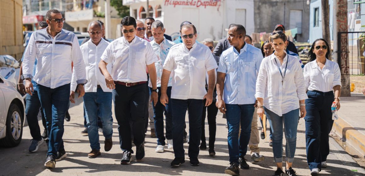 Paliza y Suberví supervisan saneamiento de la cañada La Ochocienta en Los Ríos