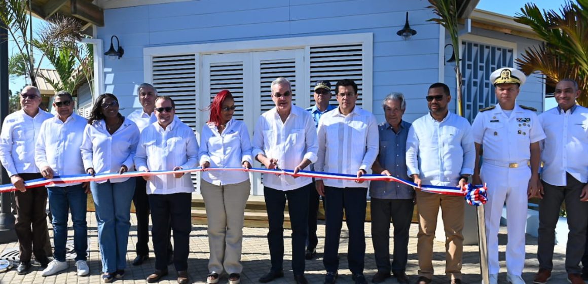 Gobierno entrega la reconstruida Plaza del Pueblo de los Pescadores en Las Terrenas.