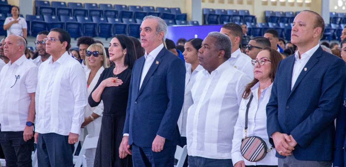 Presidente Abinader encabeza séptima graduación de más de 1300 jóvenes del programa “Oportunidad 14-24” en el Cibao