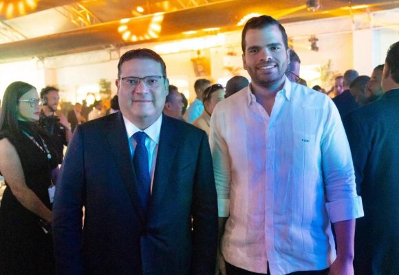 Diputado Vicente Sánchez apoya las aspiraciones de Yayo Sanz Lovatón