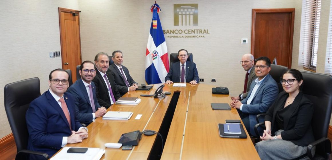 Valdez Albizu dialoga con altos ejecutivos de Morgan Stanley