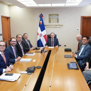 Valdez Albizu dialoga con altos ejecutivos de Morgan Stanley