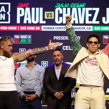 Jake Paul y Julio César Chávez Jr, realizan su primer cara a cara previo al combate que sostendrán el 28 de junio