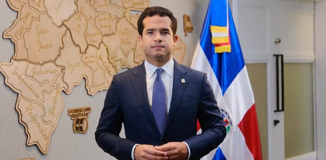 Omar Fernández cierra la puerta a aspiraciones presidenciales: “Mis prioridades están en el Congreso”