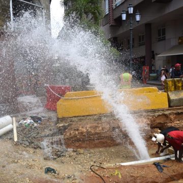 CAASD trabaja en solución de averías causadas por empresas en la Zona Colonial y Santo Domingo Norte
