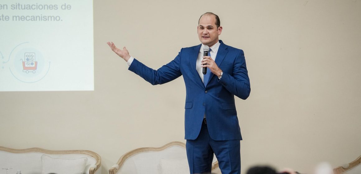 Adolfo Pérez plantea necesidad de equilibrio entre acceso a medicamentos y propiedad intelectual