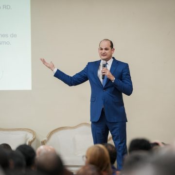 Adolfo Pérez plantea necesidad de equilibrio entre acceso a medicamentos y propiedad intelectual