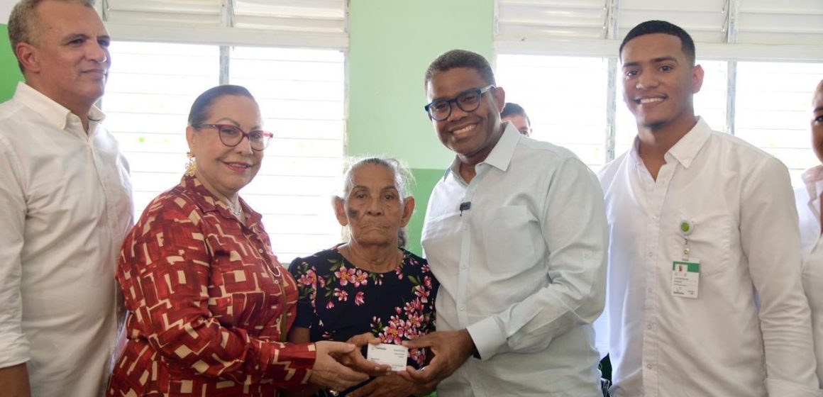 Comunitarios de Estancia del Yaque resaltan acciones sociales del Gobierno a través de Propeep