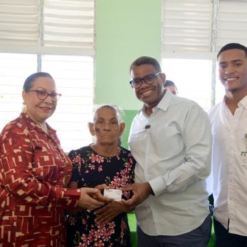 Comunitarios de Estancia del Yaque resaltan acciones sociales del Gobierno a través de Propeep