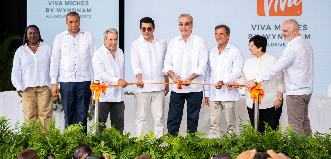 Abinader y Collado inauguran nuevo hotel Viva Miches by Wyndham con 538 habitaciones.