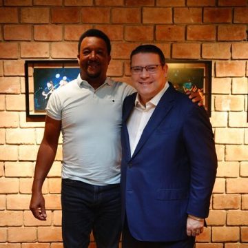 Pedro Martínez llama a la juventud dominicana a vencer el miedo al fracaso en entrevista con Yayo Sanz Lovatón