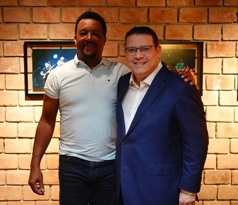 Pedro Martínez llama a la juventud dominicana a vencer el miedo al fracaso en entrevista con Yayo Sanz Lovatón