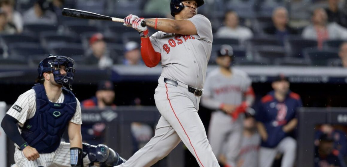 Rafael Devers necesitó menos partidos que David Ortiz para conectar 30 jonrones contra los Yanquis de Nueva York