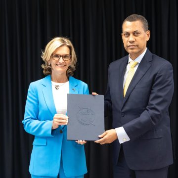República Dominicana firma acuerdo con la UIT transformará dos provincias en ciudades inteligentes