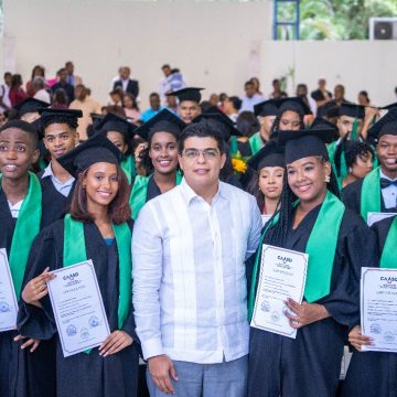 Fellito Suberví encabeza graduación de 35 nuevos bachilleres técnicos del Liceo CAASD