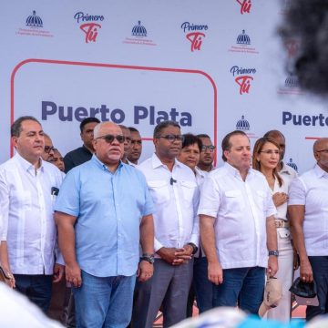 Paliza, Mario Lama y Robert Polanco refuerzan presencia del Gobierno con masiva jornada “Primero Tú” en Sosúa