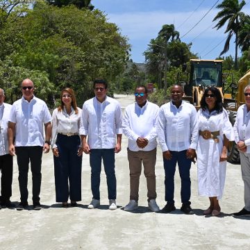 Ministro Collado deja iniciados trabajos de reconstrucción vía acceso playa Teco, Puerto Plata