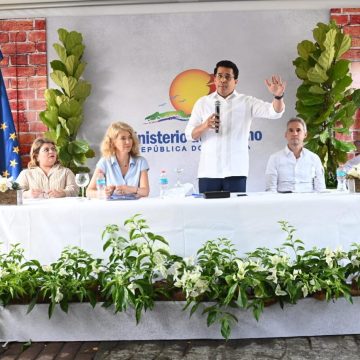 Ministro de Turismo deja iniciadas las obras del Programa de Mejoramiento de Viviendas en Ciudad Colonial.