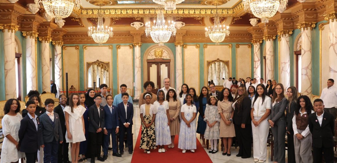 INDEX reconoce la excelencia académica de estudiantes de origen dominicano residentes en el extranjero
