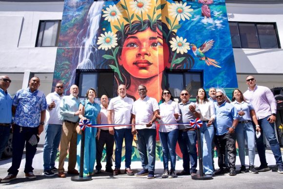 Propeep entrega 888 m² de arte urbano que transforman espacios públicos de Constanza