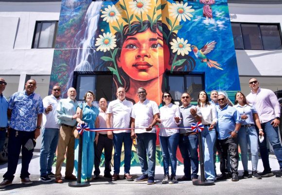 Propeep entrega 888 m² de arte urbano que transforman espacios públicos de Constanza