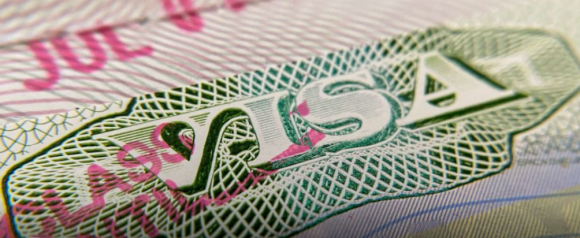 Cinco acusados por fraude de visas en EE.UU., entre ellos jefes de policía y un operador de Subway