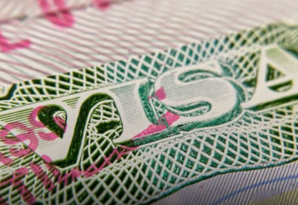 Cinco acusados por fraude de visas en EE.UU., entre ellos jefes de policía y un operador de Subway