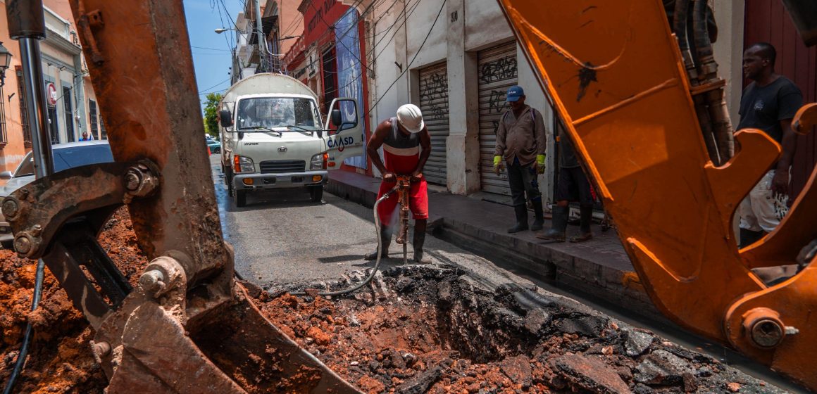 CAASD lleva solución a la Zona Colonial con intervención de tuberías