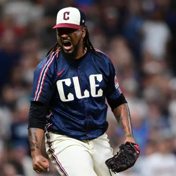 MLB suspende a Emmanuel Clase por apuestas