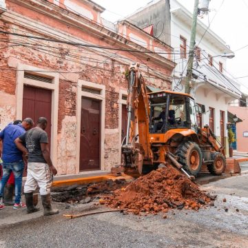 CAASD soluciona avería en tubería de aguas residuales en la Ciudad Colonial