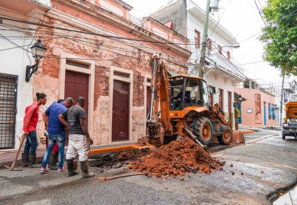 CAASD soluciona avería en tubería de aguas residuales en la Ciudad Colonial