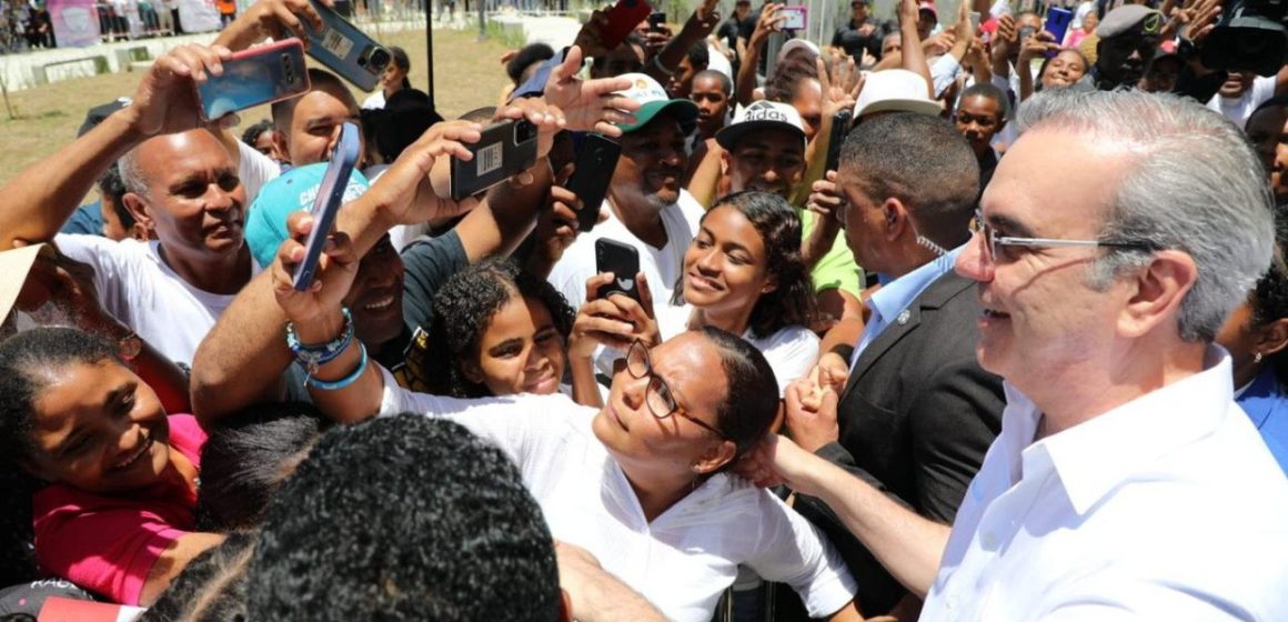 “No estoy en política, estoy en trabajo”: presume Abinader al inaugurar Circunvalación de Baní