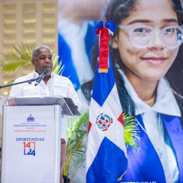 Emely Rosario inspira con su historia en la 10ma. Graduación del programa Oportunidad 14-24