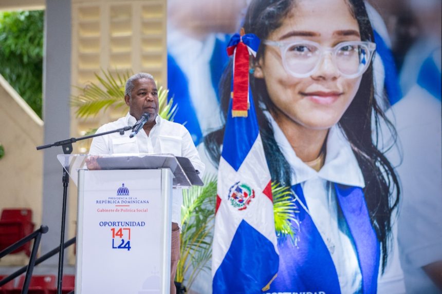 Emely Rosario inspira con su historia en la 10ma. Graduación del programa Oportunidad 14-24