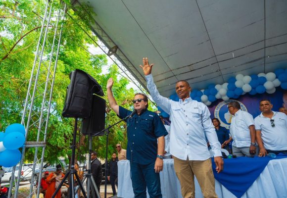 Paliza juramenta en el PRM a director municipal de Canoa