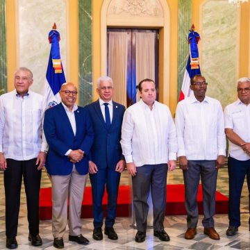 Gobierno promulga Ley 82-25 que fortalece el Plan Nacional de Titulación; elimina impedimento de libre disposición