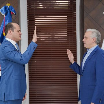 Luis Miguel De Camps juramenta a Adolfo Pérez De León como nuevo director del INABIE