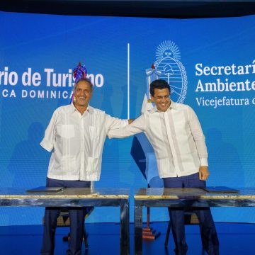 RD y Argentina firman acuerdo para fortalecer intercambio turístico 