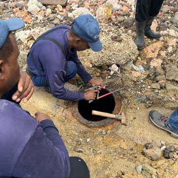 CAASD trabaja en corrección de avería provocada por excavaciones del Metro, mantiene limitado servicio de agua potable