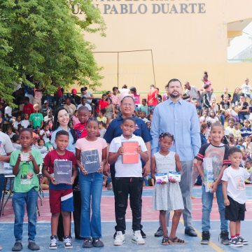 Fundación Refidomsa entrega útiles escolares a más de 7,000 estudiantes en apoyo al año educativo 2025-2026