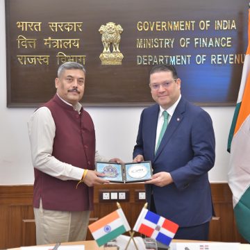 Yayo Sanz Lovatón y la DGA firman importante acuerdo con Aduanas de la India