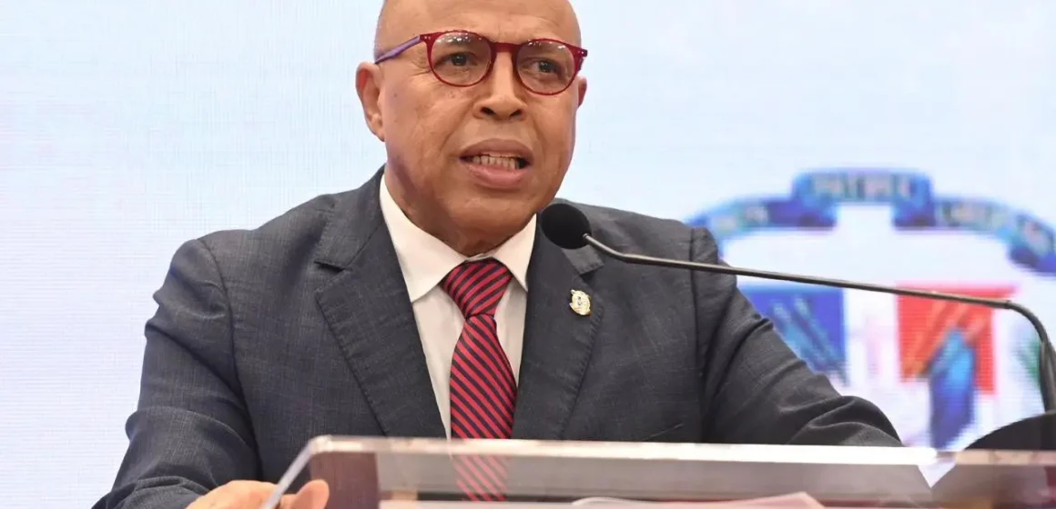 Alfredo Pacheco presenta memorias de gestión 2024-2025