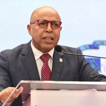 Alfredo Pacheco presenta memorias de gestión 2024-2025