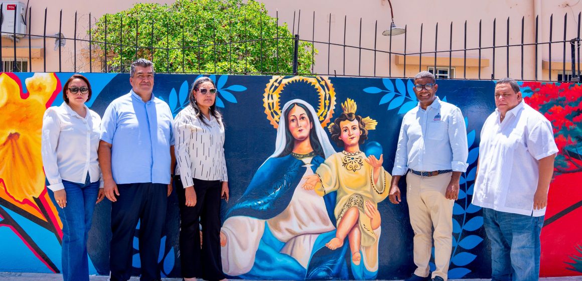 Propeep entrega “Paseos de los Colores” de 400 metros cuadrados de arte urbano en Azua