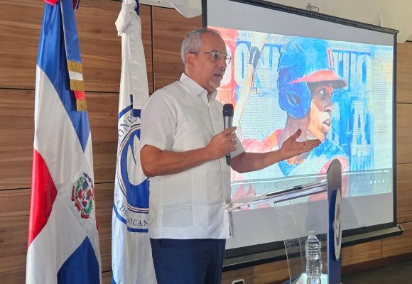 Orientan en prevención de drogas en el Club Mauricio Báez