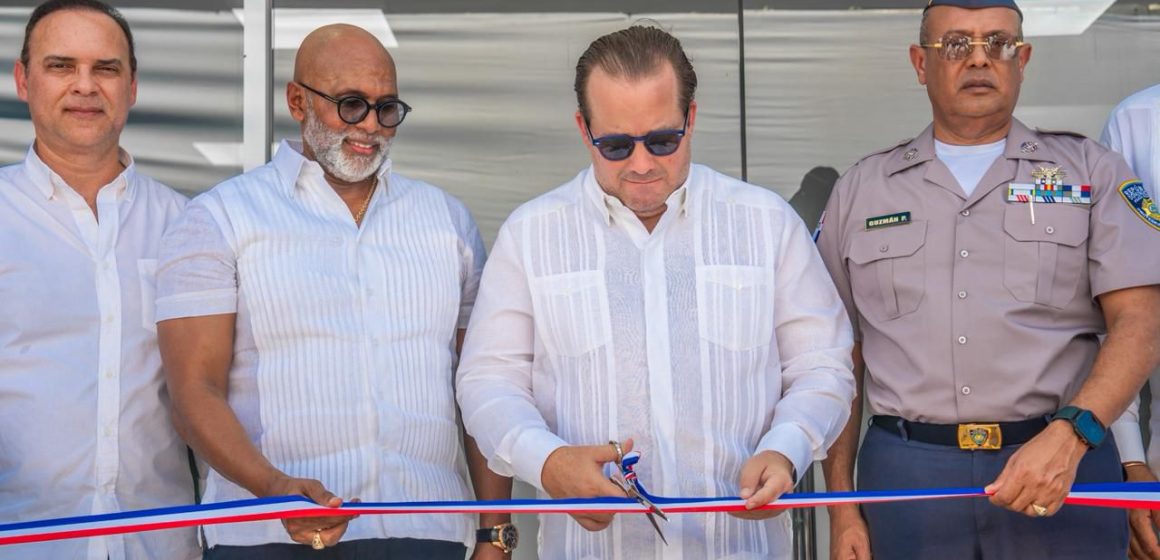 Paliza entrega nueva estación de la Policía Nacional en Sosua; anuncia plan de relanzamiento y puesta en valor del destino