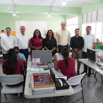 INABIE atiende a 600 estudiantes de 30 escuelas de Jarabacoa y entrega lentes, monturas y medicamentos gratuitos en Jornada de Salud Visual.