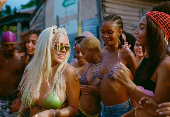 «Si antes te hubiera conocido», el merengue de Karol G, alcanza mil millones de vistas en YouTube