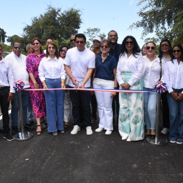 Collado inaugura reconstrucción calles en turístico municipio de Sosúa.